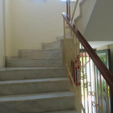 Cam Hotel *